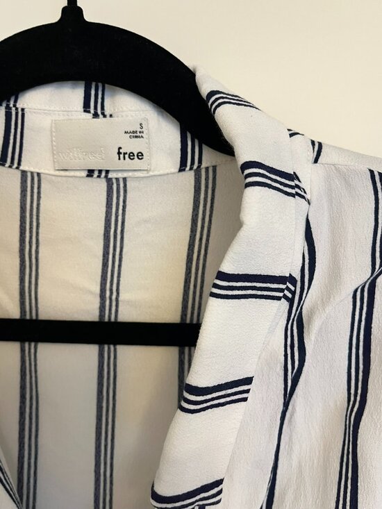 Aritzia Wilfred Free Striped Cropped Button-up Shirt - Picture 6 of 6